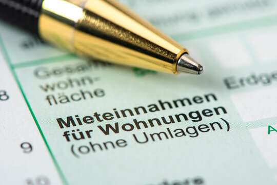 Ein Formular f&uuml;r die Einkommensteuererkl&auml;rung zum Finanzamt