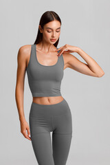 Obraz premium Athletic girl on the gray background. Fitness woman