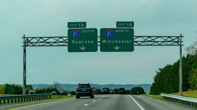 This sign indicates a split for Interstate 81, directing traffic toward Roanoke on Exit 1A (South) and Winchester on Exit 1B (North).