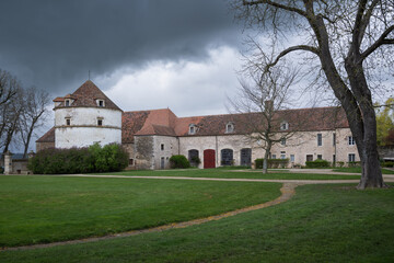 Obraz premium Époisses is a French town and commune, in the Burgundy region, Côte-d'Or department, in the Montbard district and Semur-en-Auxois canton.