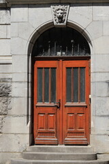 Obraz premium Rijksmuseum Building Wooden Door with Stone Arched Frame in Amsterdam, Netherlands