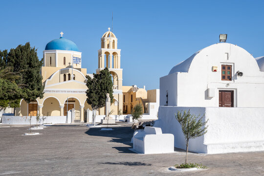 Town square near Church of Agios Georgios, Oia, Santorini, Greece