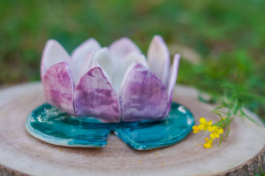 fiore di loto in ceramica per benessere