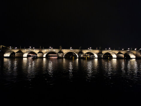 Karlsbr&uuml;cke bei Nacht