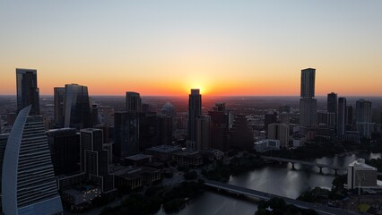 Obraz premium Downtown skyscrapers during sunrise that pops with multiple colors