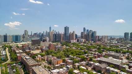 Obraz premium Jersey city urban landscape with a dynamic skyline featuring modern skyscrapers and residential buildings, connecting two major cities across the scenic hudson river