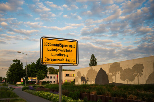 Das Ortseingangsschild der Stadt L&uuml;bbenau