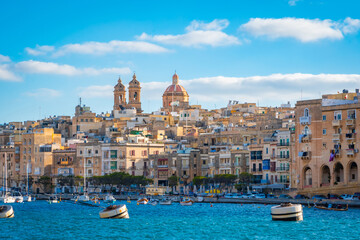 Naklejka premium Panoramic view of beautiful Isla Basilica and old town of Birgu, Malta