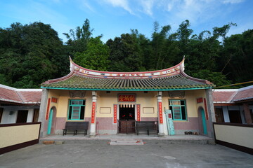 Obraz premium Front view of a traditional Taiwanese historic courtyard house Sanheyuan.