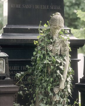 Sculpure at a grave - Central cementary - Vienna - Austria