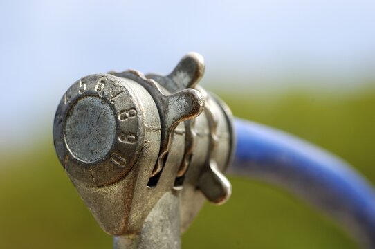 Bicycle combination lock