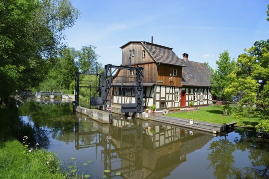 Radduscher Buschm&uuml;hle at the S&uuml;dumfluter or Leineweberflie&szlig;, Grobla, Raddusch, Vetschau, Spreewald, Brandenburg, Germany