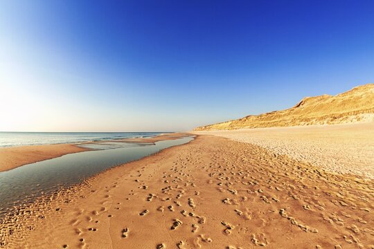 Footprints on the Weststrand beach, red cliff, Kampen, Sylt, North Frisia, Schleswig-Holstein, Germany