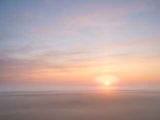 Obraz premium Sunset over serene ocean waters horizon.
