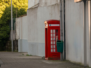 Obraz premium Red K3 Telephone kiosk in Porto, Portugal, British made public phone booth.