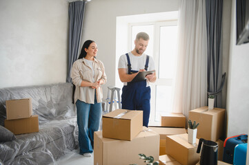 Woman discussing moving service with professional mover © Serhii