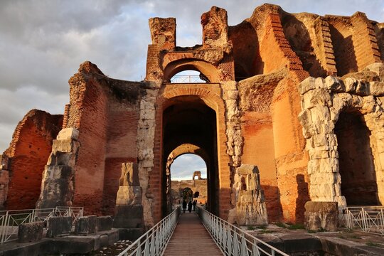 Santa Maria Capua Vetere - Accesso all'anfiteatro romano al tramonto