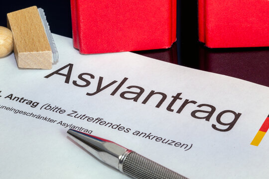 Symbolbild: Formular auf Asylantrag in Deutschland