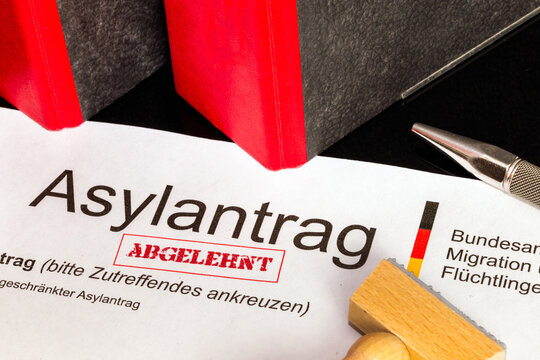 Symbolbild: Formular auf Asylantrag in Deutschland