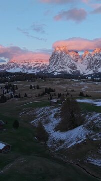 Naturpark Schlern-Rosengarten - Parco Naturale Sciliar - Catinaccio - Panorama Alpe Siusi - Seiser Alm - Fr&uuml;hling