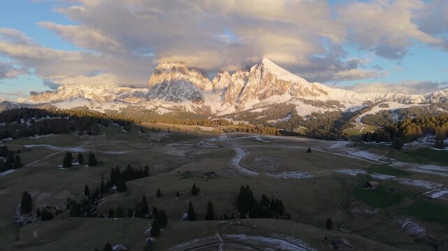 Naturpark Schlern-Rosengarten - Parco Naturale Sciliar - Catinaccio - Panorama Alpe Siusi - Seiser Alm - Fr&uuml;hling