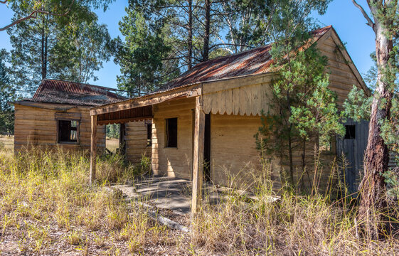 Abandoned Cottage near Miles in Queensland