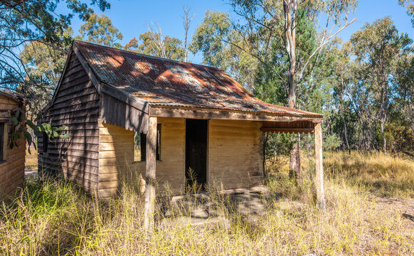 Abandoned Cottage near Miles in Queensland
