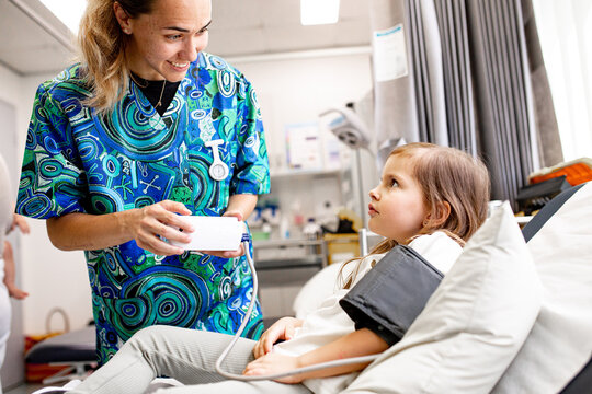 Aboriginal nurse checking child&rsquo;s blood pressure in clinic