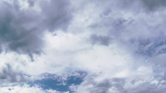 【自然】厚い雲が広がり流れる空の風景 - Sky Landscape with Thick Moving Clouds