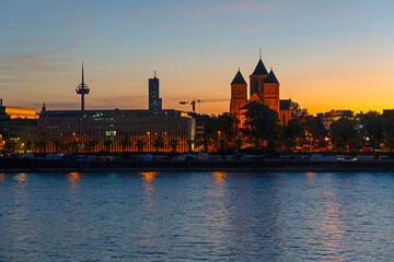 Obraz premium Kölner Rheinpanorama am Abend