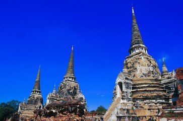 Fototapeta premium Three Ancient Buddhist Chedis at Wat Phra Si Sanphet, Ayutthaya Historical Park Thailand