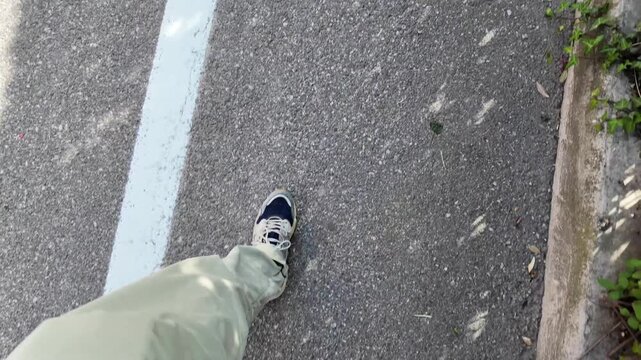 camminare pedoni citt&agrave; pedonale 