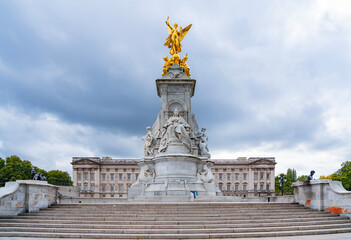 Obraz premium The Queen Victoria Memorial in London, England