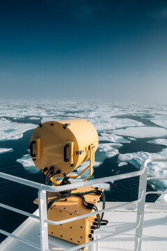 Polar search light