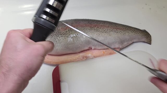 How to fillet a fish step by step in a home kitchen