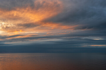Fototapeta premium Bright sunset over the sea.