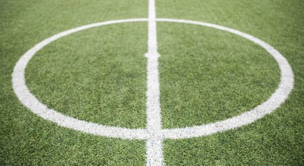 Obraz premium Close-up of white oval center mark on green football field