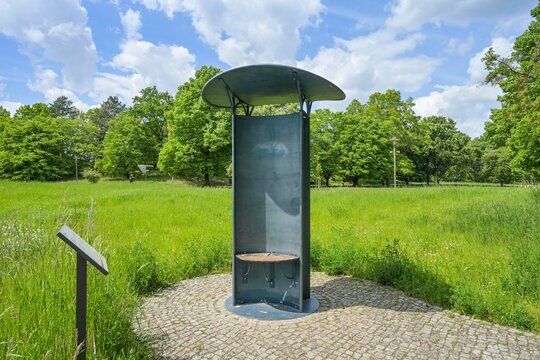 &Auml;olsharfe, Britzer Garten, Britz, Bezirk Neuk&ouml;lln, Berlin, Deutschland