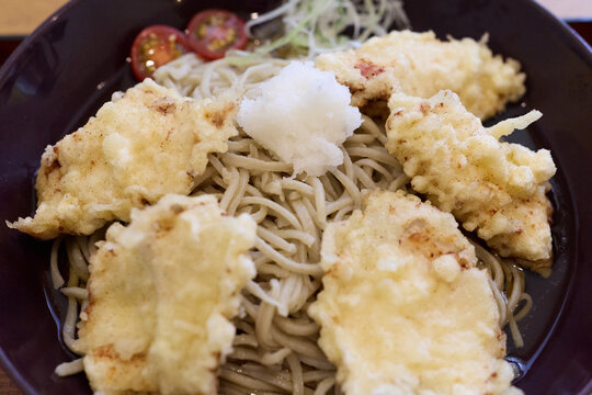 鶏天をのせたぶっかけそば