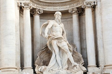 Fototapeta premium detail of the trevi fountain in rome