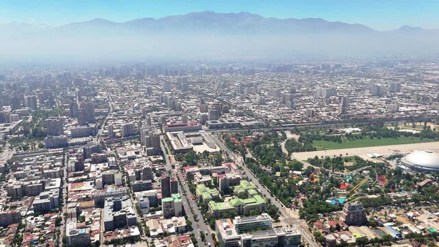 Vista a&eacute;rea zona Universidad de Chile BEAUCHEF soleado con dron