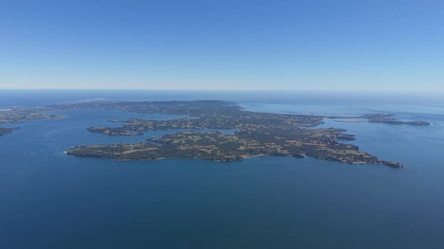 Vista a&eacute;rea islas de Chilo&eacute;, sur de chile, soleado