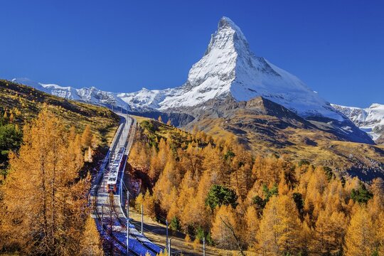 Gornergratbahn on the Riffelberg with Matterhorn 4478m in autumn, Zermatt, Mattertal, Valais, Switzerland