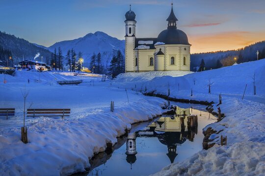 Seekirchl with Hocheder 2797m at dusk in winter, Seefeld, Seefeld Plateau, Tyrol, Austria
