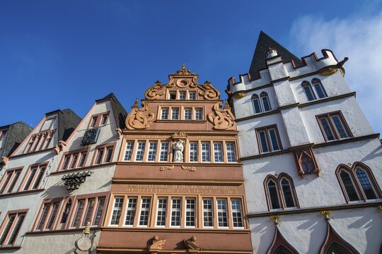 Old houses at the main market, historic center of the medieval Unesco World Heritage Site, Trier, Rhineland-Palatinate, Germany