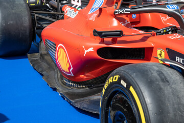 Obraz premium Sibiu, Romania - May 25, 2026 a Ferrari SF-26 Formula 1 car unveiled for the 2026 exhibited in the large square in the city center Sibiu