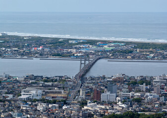 利根川河口を跨ぐ銚子大橋と銚子市街の空撮風景 © Arakawa27