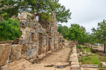 Fototapeta premium The scenic views of Syedra, an ancient port city in the region of ancient Cilicia, Pamphylia, or Isauria in Turkey between Alanya and Gazipaşa, include a temple, a theater, shops, bathhouse, town wall