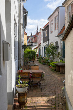 Typical Ganghaus alley at L&uuml;beck old town