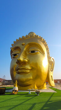 Buddha head